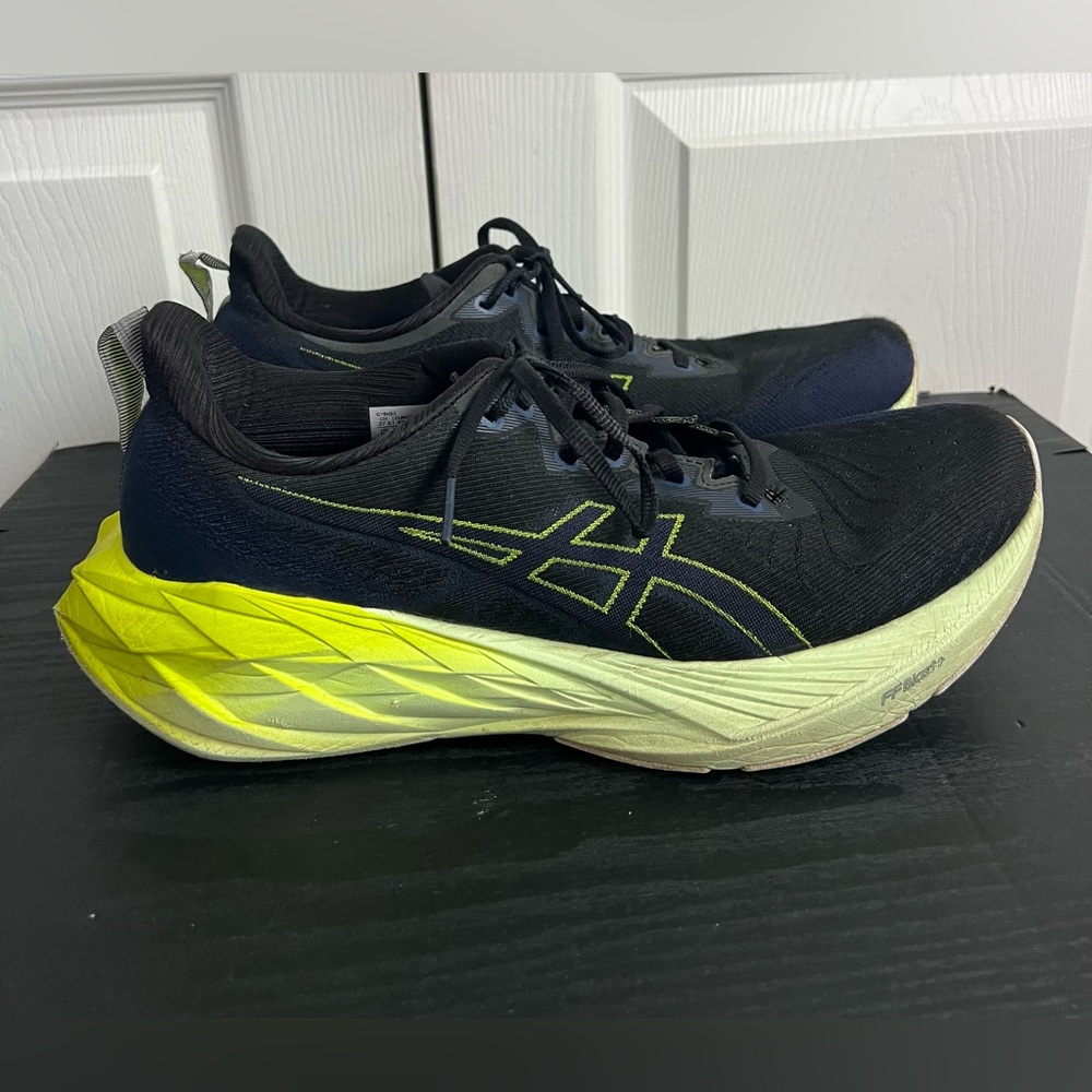 Asics Novablast 4 Running Shoes Black Volt Green Men’s Size 9.5
